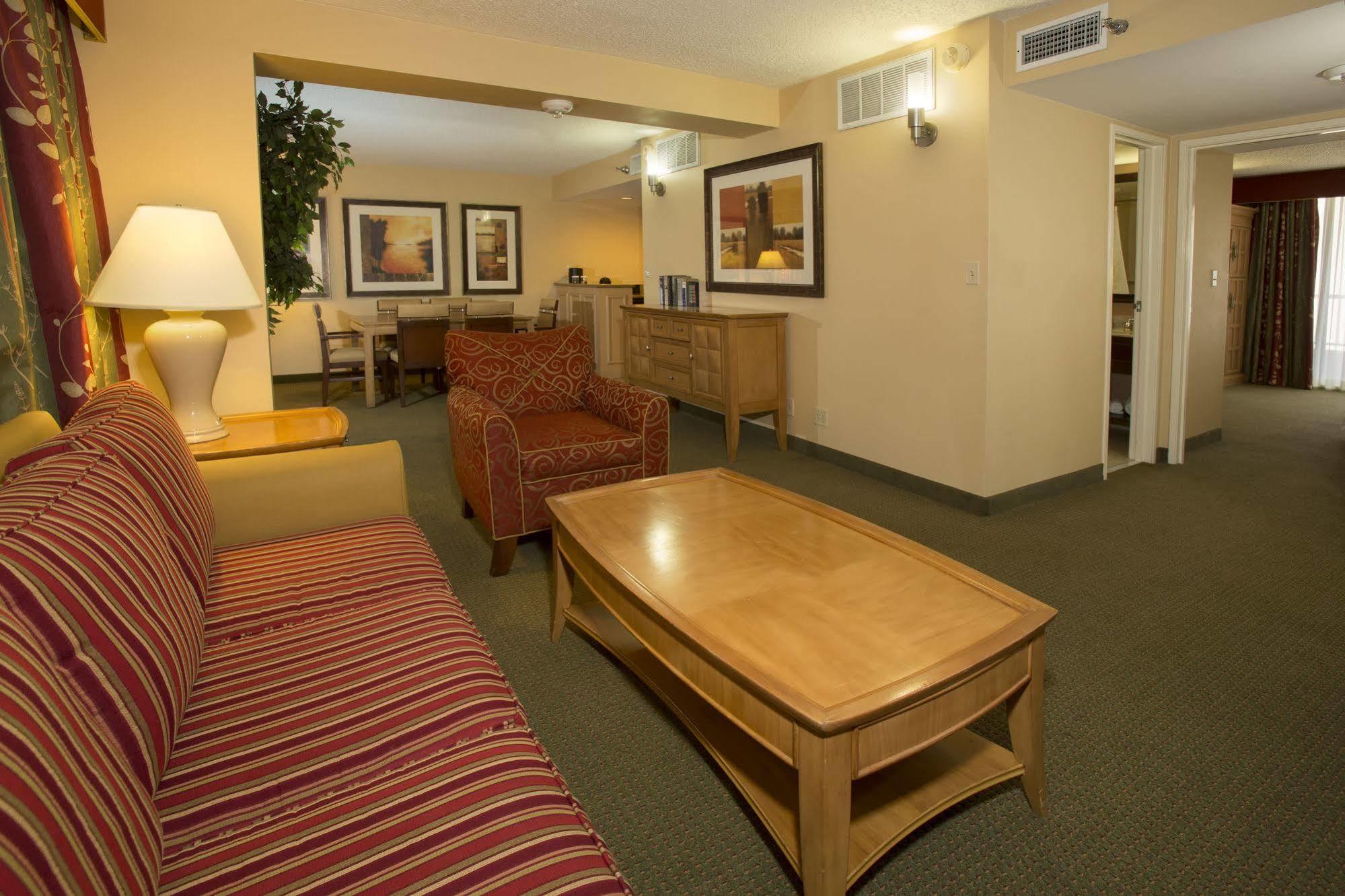 Embassy Suites Dallas - Park Central Area Room photo